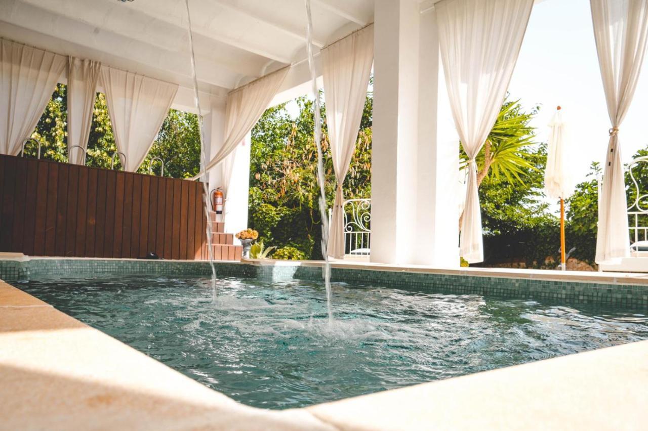 Loftotel Canet Esporles Ngoại thất bức ảnh