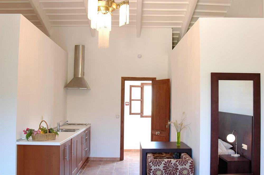 Loftotel Canet Esporles Ngoại thất bức ảnh
