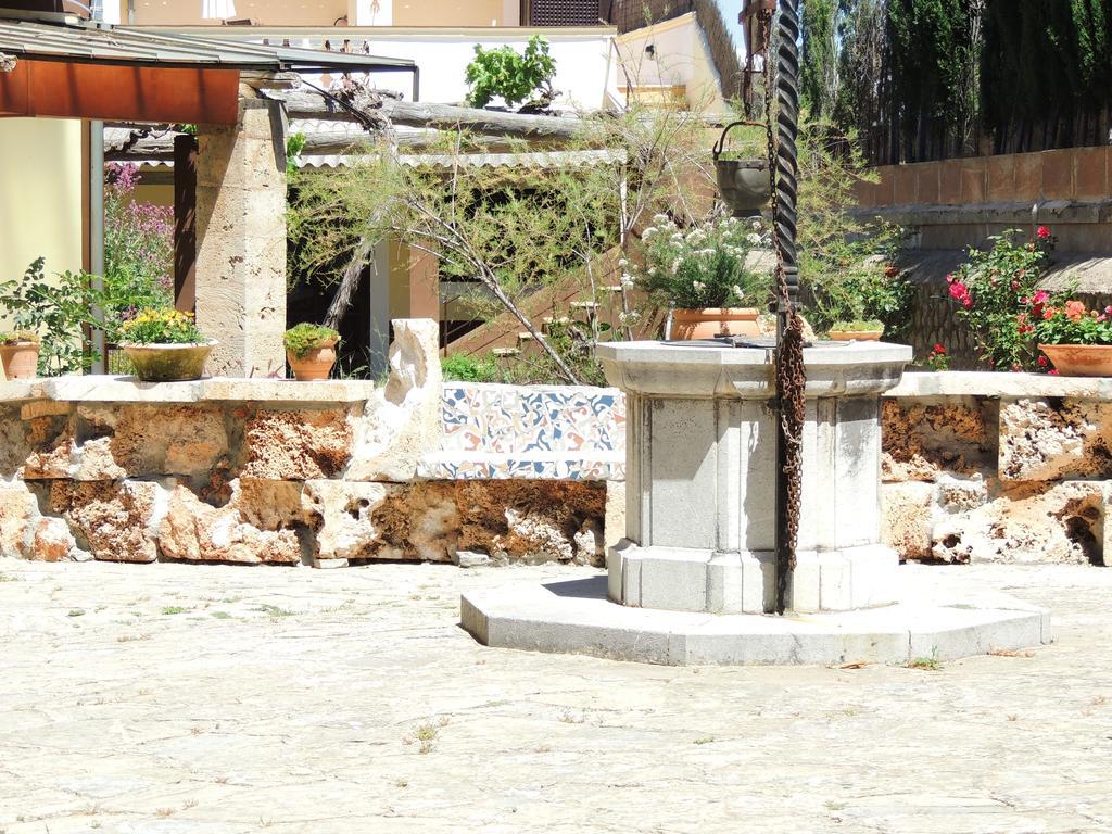 Loftotel Canet Esporles Ngoại thất bức ảnh