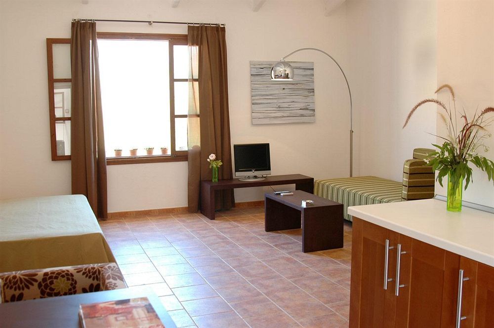 Loftotel Canet Esporles Ngoại thất bức ảnh