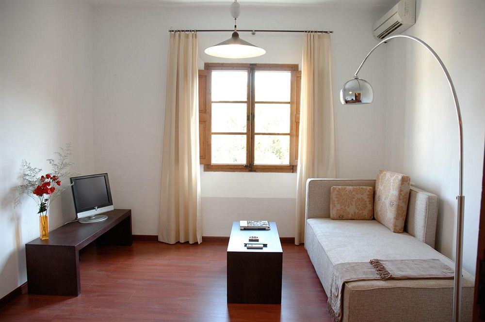 Loftotel Canet Esporles Ngoại thất bức ảnh