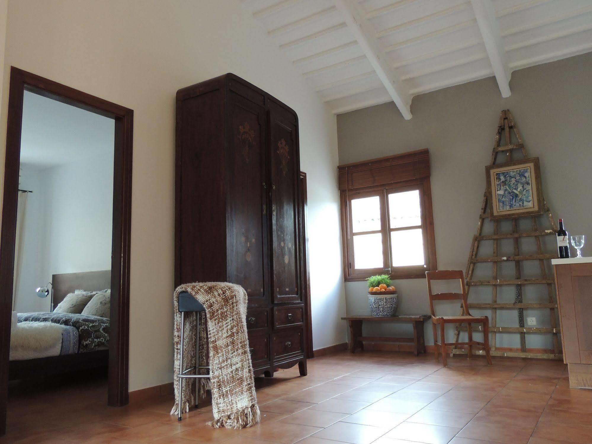 Loftotel Canet Esporles Ngoại thất bức ảnh